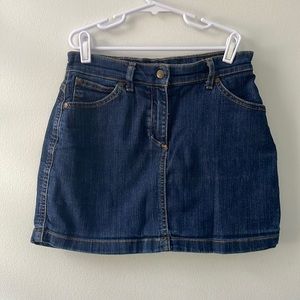 Gorgeous Jean skirt. Not bulky. Beautiful buttons. 10-11Y. Gocco.